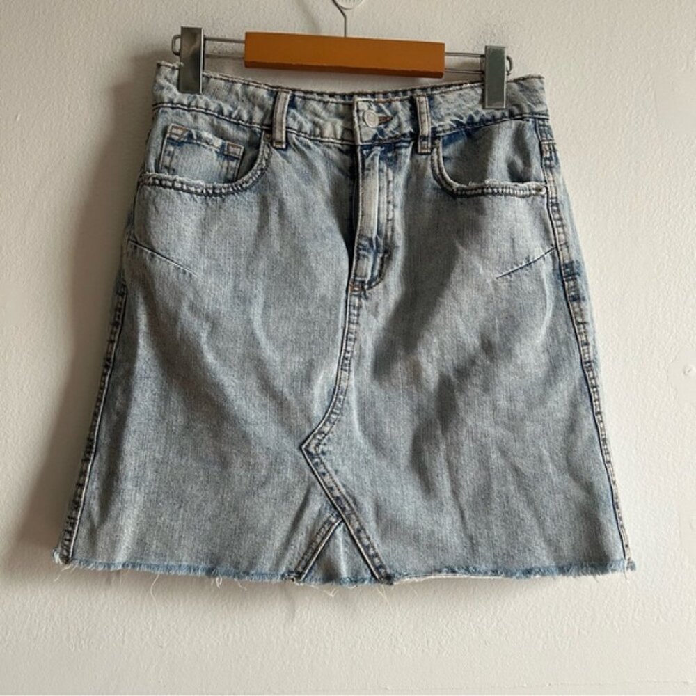 Dynamite Sz S Denim Acid Wash Raw Hem Mini Skirt